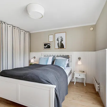 In With 3 Bedrooms And Wifi *